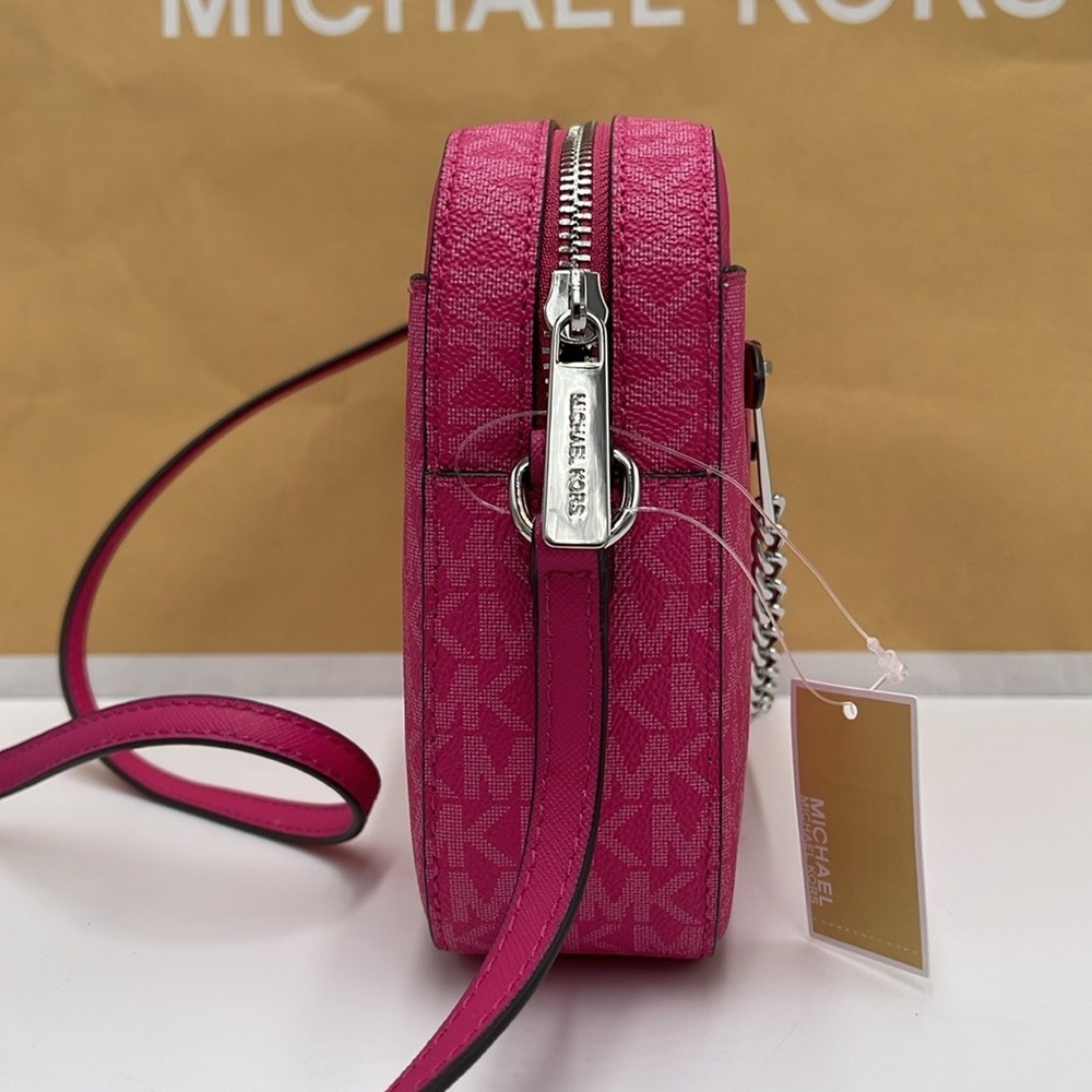 Michael Kors Jet Set Large Signature Logo Chain Crossbody Bag
Dragonfruit
NWT - Picture 3 of 16